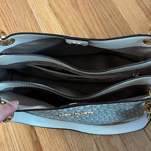 Michael Kors Large Shoulder Bag - Picture 3 of 3